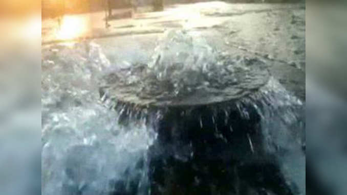 Hyderabad: Gallons of water wasted as pipeline bursts 