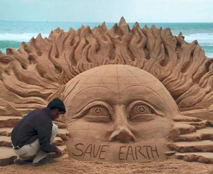 रेत को कैनवस बना पूरी दुनिया को देता है सीख
