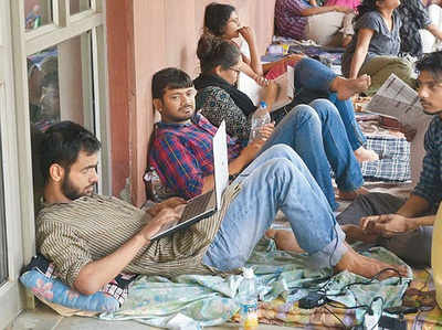 HC से सजा पर रोक के बाद JNU छात्रों ने भूख हड़ताल समाप्त की