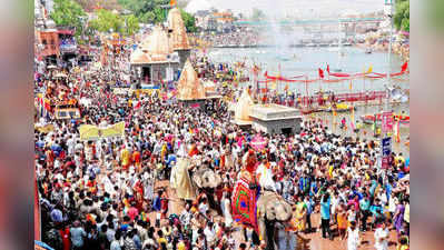 ಕುಂಭ ಮೇಳ: ಪುರೋಹಿತರೊಂದಿಗೆ ಪುಣ್ಯ ಸ್ನಾನ ಮಾಡಿದ ಜಾಡಮಾಲಿಗಳು