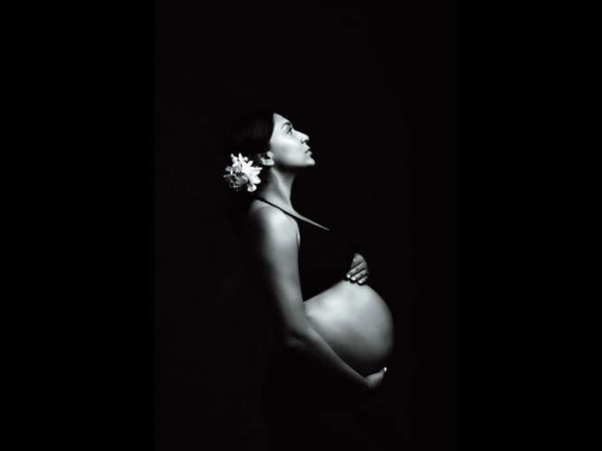 बेबी बंप के साथ श्वेता साल्वे का गॉरजस फोटोशूट