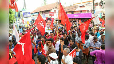 തൃപ്പൂണിത്തുറയെ ഇളക്കി മറിച്ച് ചുവപ്പ് പട