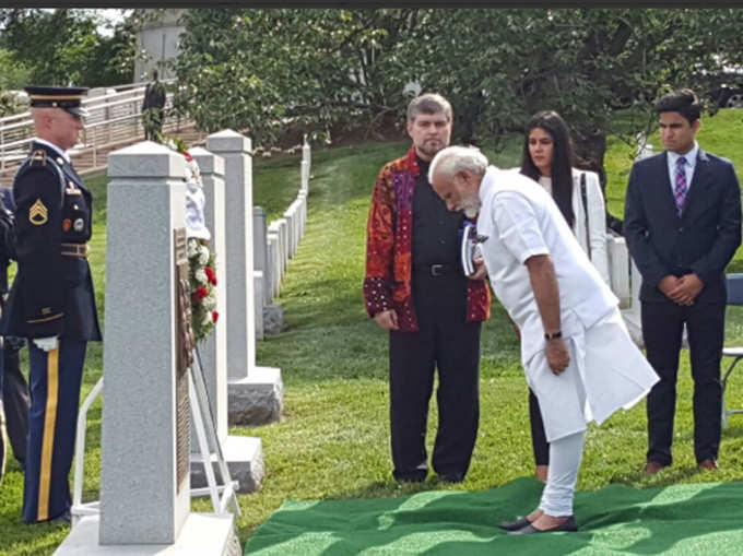 अमेरिका: पीएम नरेंद्र मोदी ने युद्ध वीरों और शहीदों को किया नमन
