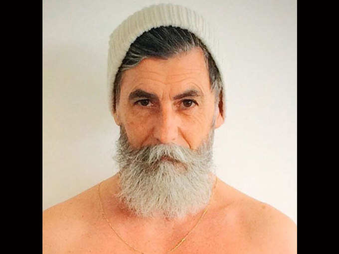दाढ़ी के सहारे 60 साल का बुजुर्ग बना मॉडल