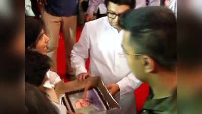 राज ठाकरे ने काटा असदुद्दीन ओवैसी के फोटो वाला केक, बवाल
