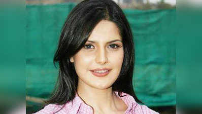 Zareen Khan takes care of her ailing mother 