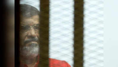 पूर्व राष्ट्रपति मोरसी को मिस्र की अदालत ने 40 साल जेल की सजा सुनाई