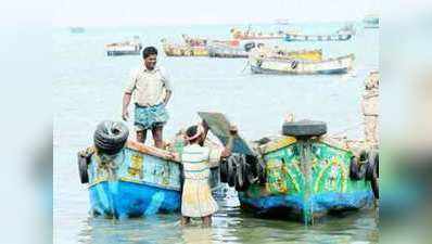 श्रीलंकाई नौसैनिकों की पत्थरबाजी में मछुआरा घायल