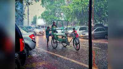 दिल्ली-एनसीआर और देहराहून में हुई बारिश से मौसम हुआ सुहाना