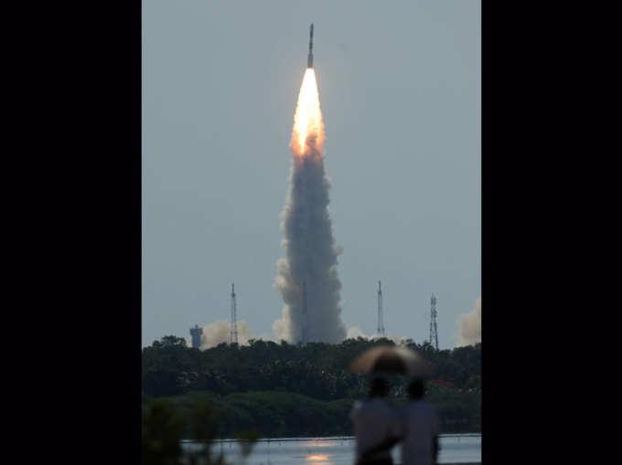 ISRO ने तोड़ा अपना रेकॉर्ड, एकसाथ छोड़े 20 उपग्रह