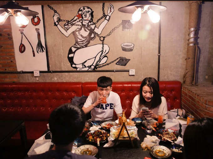 चीन का यह रेस्तरां खाने को देता है सेक्सी जायका