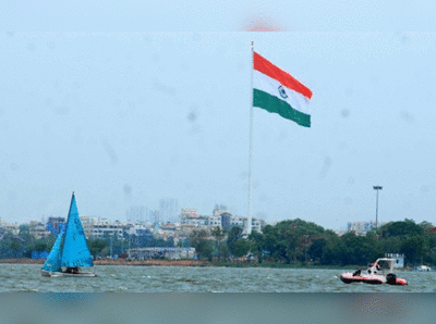 রেকর্ড গড়তে সত্যি এত বড়! তেলেঙ্গানায় দফারফা জাতীয় পতাকার