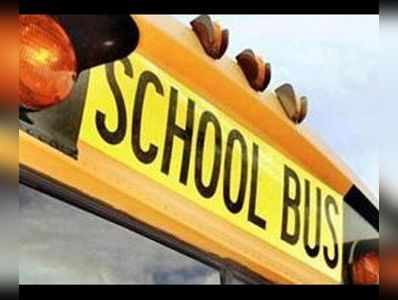 स्कूल बस की टक्कर में 8 छात्र घायल