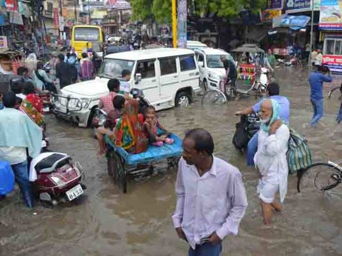 बारिश से रुका मोदी का बनारस