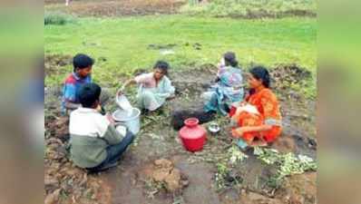 ಕೌಳಿಹಳ್ಳದಲ್ಲಿ ಹನಿಗೂ ಹಾಹಾಕಾರ: ಗುಂಡಿ ನೀರೇ ಪರಿಹಾರ