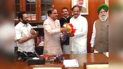 New Union ministers take charge of offices 