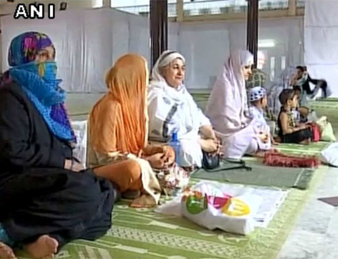 ईदगाह में महिलाओं ने अदा की ईद की नमाज