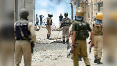 कश्मीर हिंसा: एक पुलिसकर्मी की गई जान, मरने वालों की संख्या 18 पहुंची