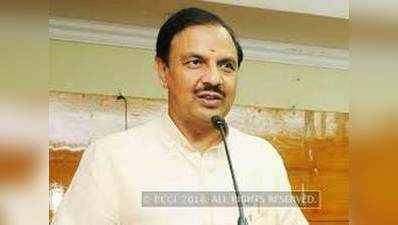 बीजेपी में घमासान : केंद्रीय मंत्री डॉ. महेश शर्मा के खिलाफ जिले में लगे होर्डिंग