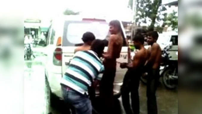 Watch: Cow protection vigilantes beat smugglers 