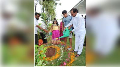 హరితహారంలో కుటుంబసమేతంగా కేసీఆర్