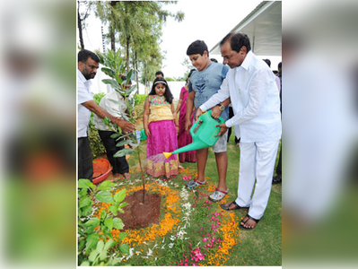 హరితహారంలో కుటుంబసమేతంగా కేసీఆర్