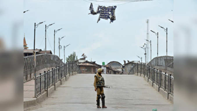 Curfew in Kashmir valley continues for 9th consecutive day 