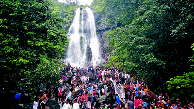 ಅಂಬೋಲಿ ವೀಕ್ಷ ಣೆಗೆ ದಾಖಲೆಯ ಜನ!