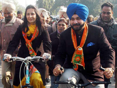 नवजोत सिंह सिद्धू ने छोड़ी BJP, पत्नी रहेंगी पार्टी के साथ