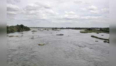 காவேரி நதிக் கரையில் பொதுமக்கள் வழிபாடு