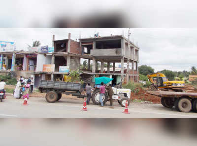 ಹೆದ್ದಾರಿ ಸಮೀಪದ ಮಳಿಗೆಗಳ ತೆರವು