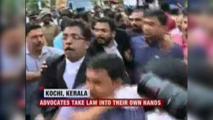 Kerala: 2 injured as advocates attack media persons outside High Court 