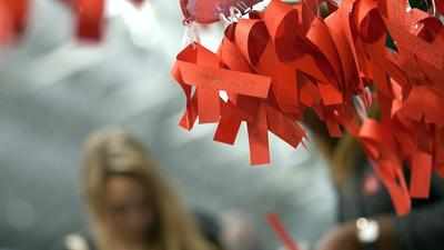 উপহারের বিনিময়ে তরুণী শরীর, সুগার ড্যাডিরাই AIDS আতঙ্ক