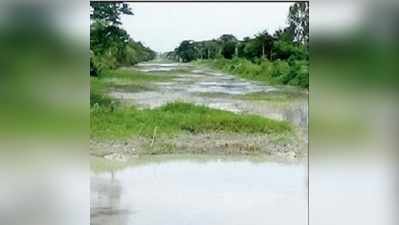 তাপবিদ্যুত্‍‌ কেন্দ্রের কয়লার ছাই বিষ ঢালছে নদীর জলে