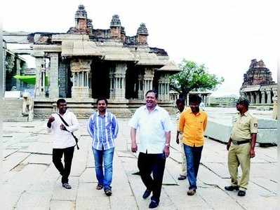 ಹಂಪಿಗೆ ಸಂತೋಷ್ ಹೆಗ್ಡೆ ಭೇಟಿ