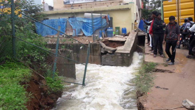 ಮಳೆಗೆ ಬೆಂಗಳೂರು ತತ್ತರ