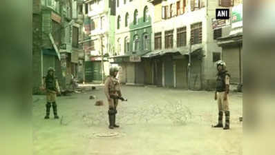 Curfew continues to cripple normal life in Kashmir valley 