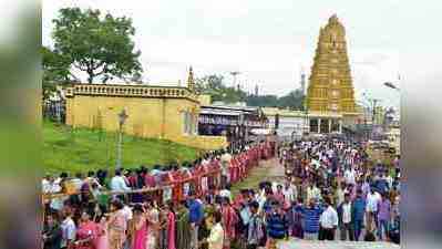 ಕೊನೆ ಆಷಾಢ ಶುಕ್ರವಾರ ಬೆಟ್ಟಕ್ಕೆ ಭಕ್ತರ ಮಹಾಪೂರ