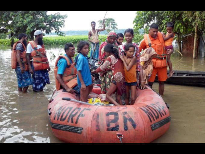 असम और बिहार की बाढ़ में देवदूत बने सैनिक