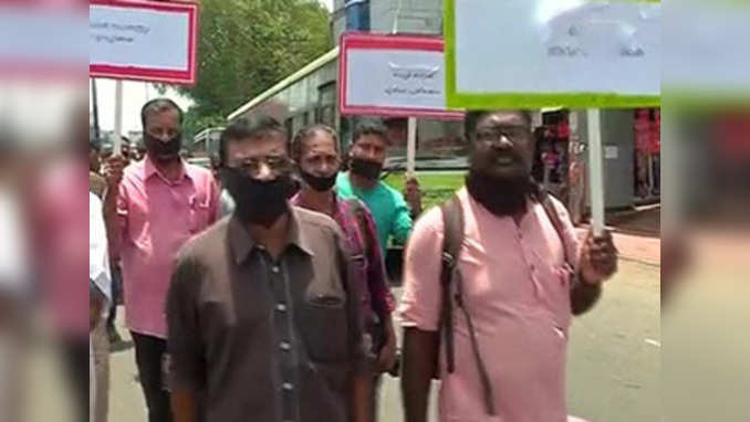 Silent protest against arrest of scribes in Thiruvananthapuram 