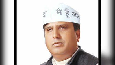 आशुतोष ने ट्वीट किया, AAP विधायक शरद चौहान अरेस्ट, फिर ट्वीट डिलीट किया