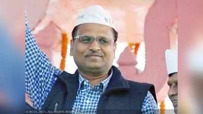 AAP सरकार ने बाइकसवार की मौत का आरोप दिल्ली पुलिस के मत्थे मढ़ा