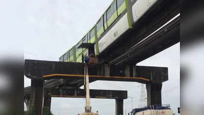 Mumbai: Amidst heavy rains, monorail gets stuck due to technical snag 