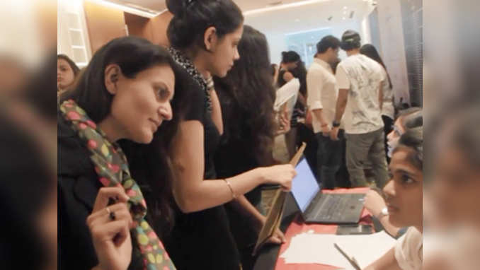 Girls registering at the Yamaha Fascino Miss Diva 2016 final audition