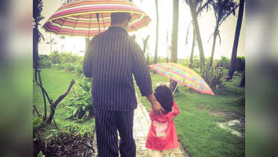 Akshay Kumar enjoys rain with daughter Nitara 