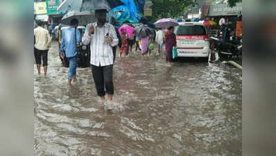 भारी बारिश से थमी मुंबई, अगले 48 घंटों तक बारिश के आसार