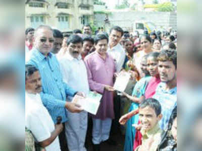 ಮನೆ ಮನೆಗೆ ತೆರಳಿ ಶಾಸಕರಿಂದ ಅಕ್ರಮ ಸಕ್ರಮ ಜಾಗೃತಿ