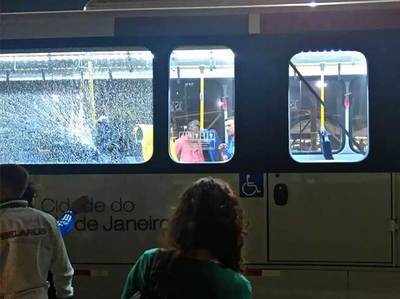 ​ रियो में पत्रकारों की बस पर हमला