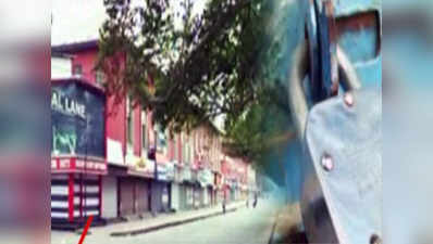 Curfew disrupts life in Kashmir for 33rd consecutive day 