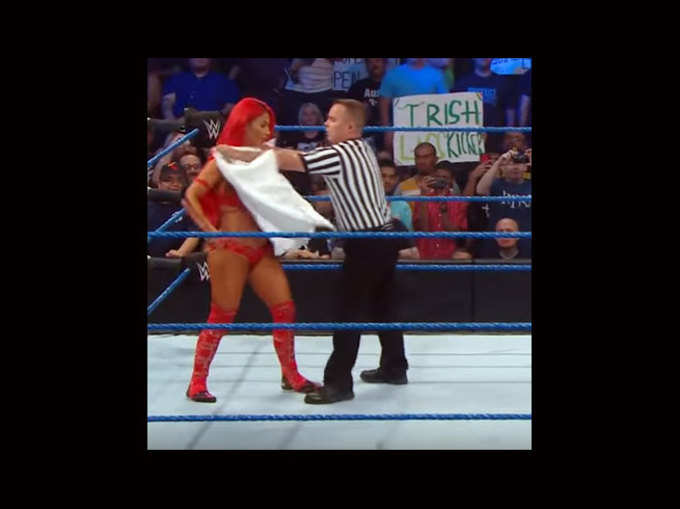 WWE: मैच से पहले लेडी रेसलर की खुल गई ब्रा